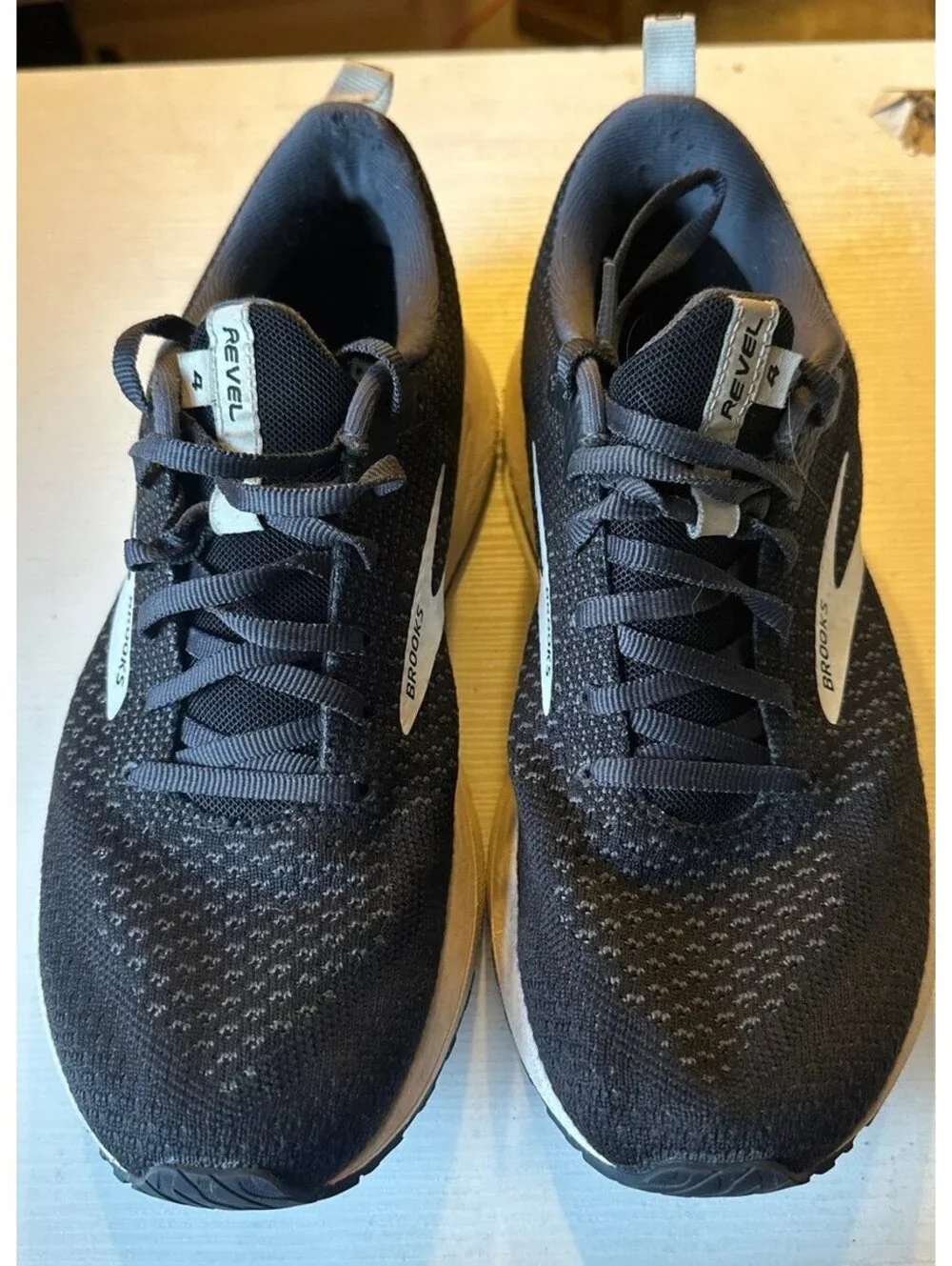 Brooks Revel 4 running shoes medium size 9